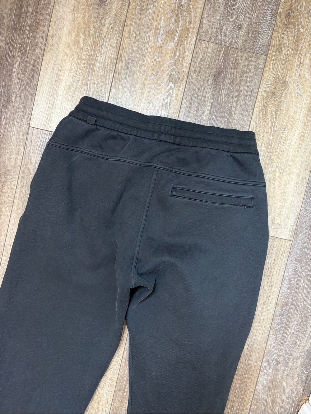 Lululemon Men’s Heavyweight Fleece Joggers in Black - Picture 11 of 12